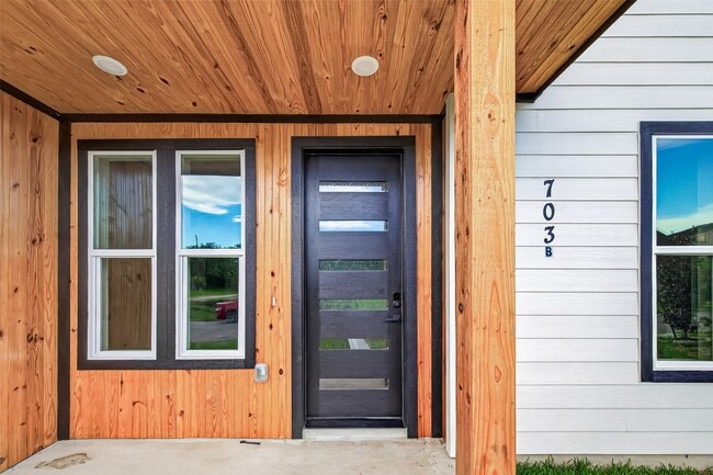 Photo - 703 Carol Lynn Dr