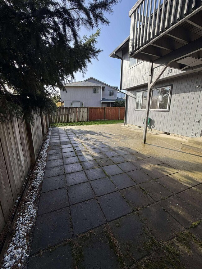 Photo - 904 Avalon Ct SE