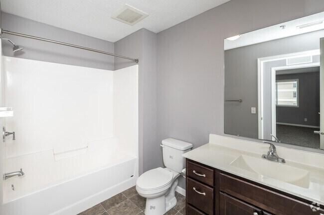 2BR, 1BA - 999SF - Bathroom