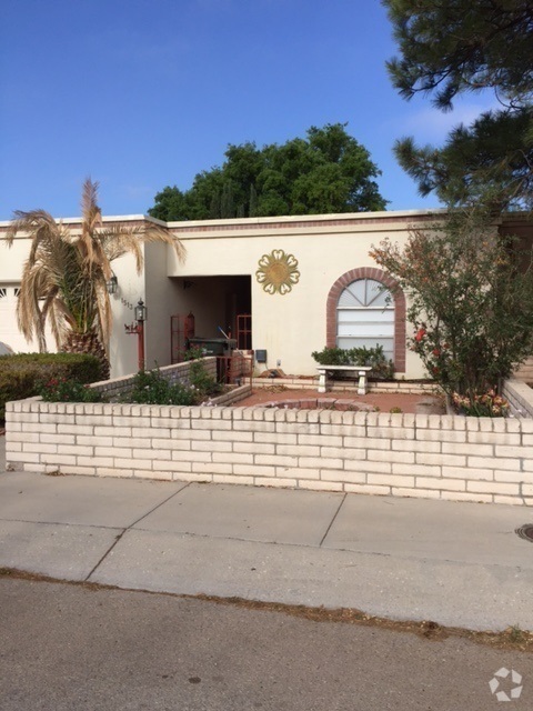 Building Photo - 2 Bed 2 Bath Home