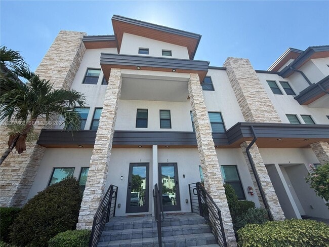 Building Photo - 10467 NW 82nd St Unit 2