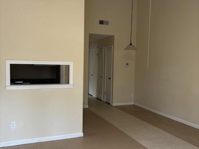 Photo - 643 McWhirter Ave