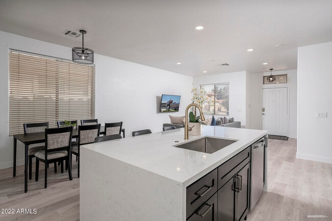 Photo - 1012 E Susan Ln