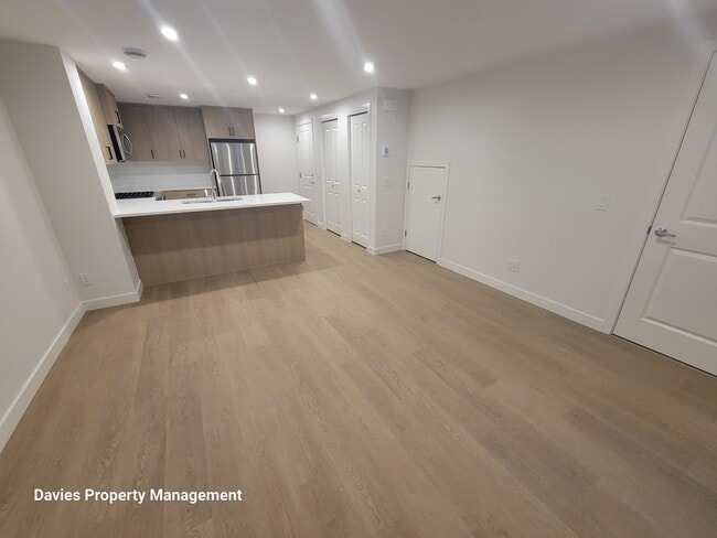 Photo - 2222 Muckleplum Cres SW