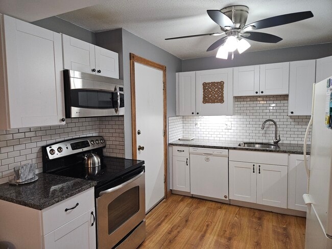 Photo - 2 Karena Dr Unit 2 Karena Dr. #11