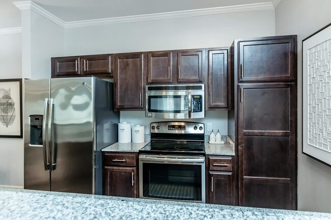 ENJOY MODERN STAINLESS STEEL APPLIANCES