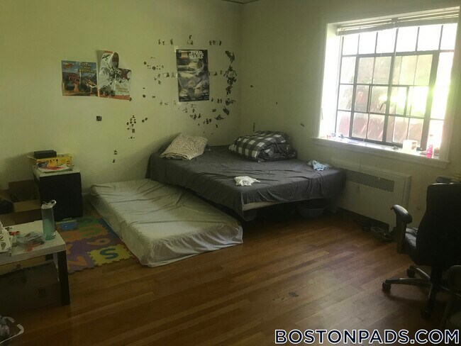Photo - 100 Sewall Ave Unit 4