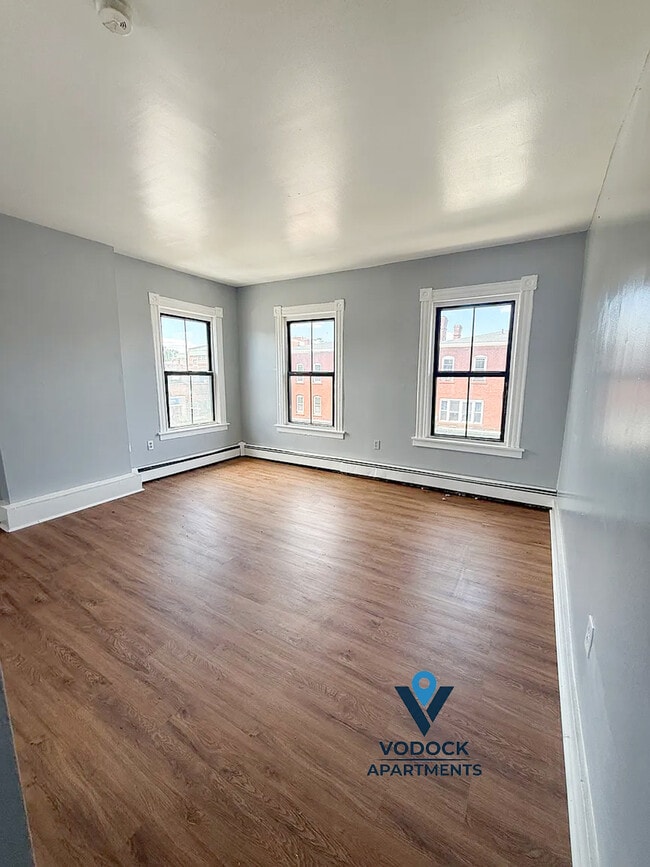 Photo - 641 Park St