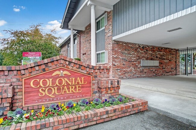 Building Photo - Colonial Square