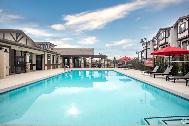 Pool - Diamond Creek Apartments Unit B211