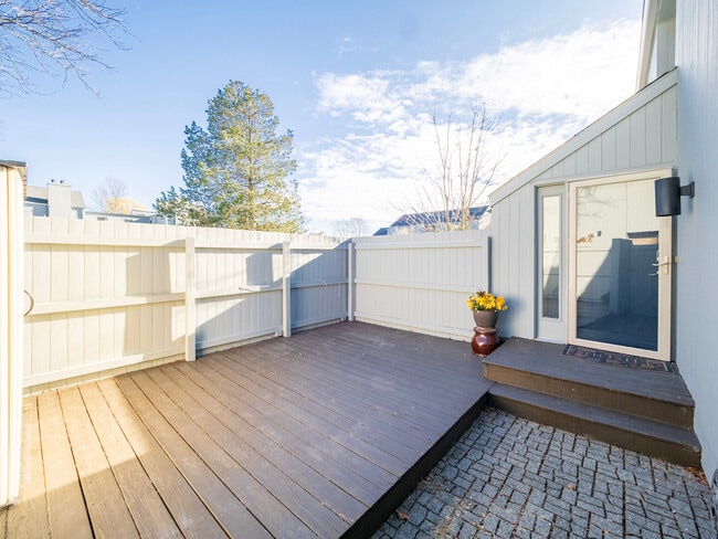 Photo - 2 Cypress Ln Unit 2