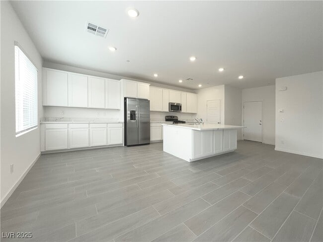 Building Photo - 530 Daphne Ter St