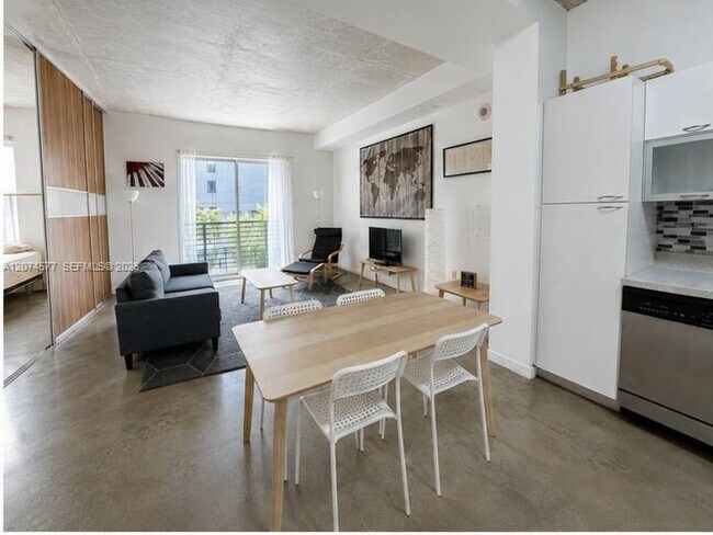 234 NE 3rd St Unit 206