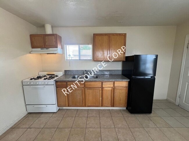 Photo - 2542 Main St