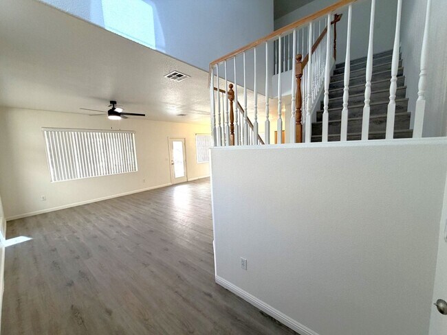 Photo - BEAUTIFUL 4 BEDROOM, 2.5 BATH HOME