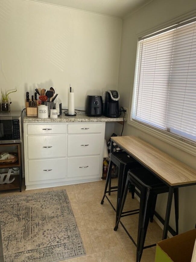 Building Photo - 1361 Stafford St Unit 1361+