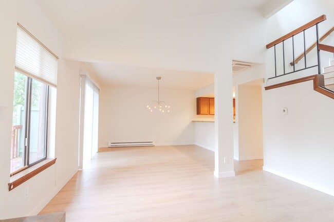 Photo - Spacious 3bd/2.5ba Smoketree Condo in Federal Way!