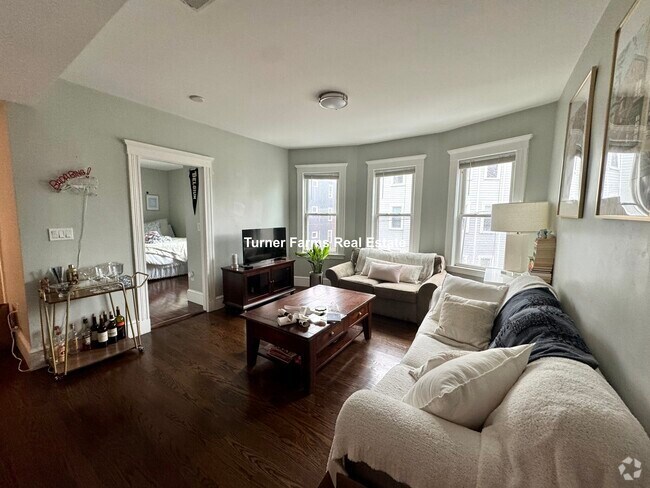 Building Photo - 147 Boston St Rental