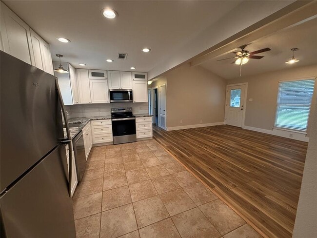 Photo - 11101 Elm St