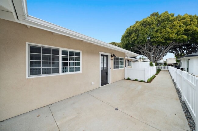 Building Photo - BUCCOLA Unit 1801
