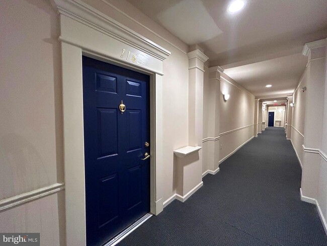 Building Photo - 2921 Deer Hollow Way Unit 116