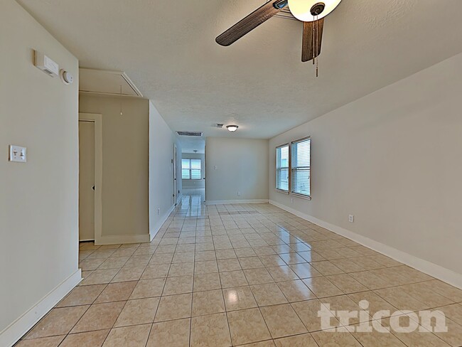 Photo - 15810 W Park Ct