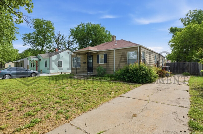 Photo - 2242 S Laura St