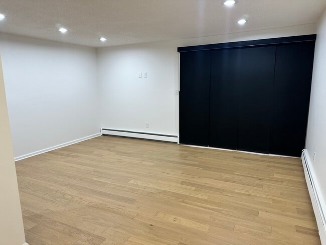 Family room - 1653 Cass Lake Rd Unit A