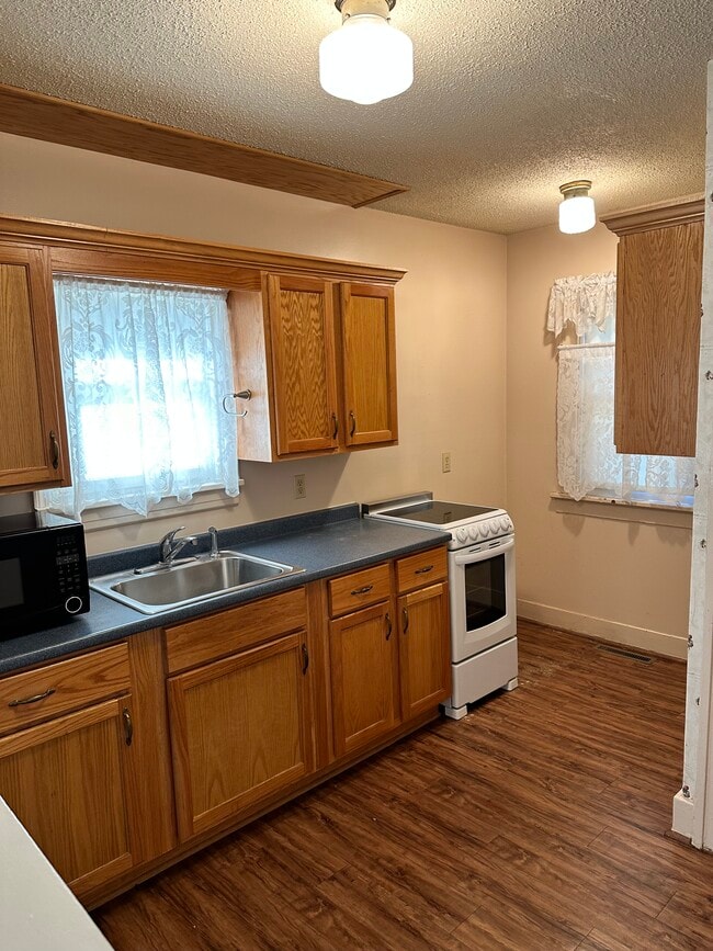 Photo - 1842 W McCormick Ave