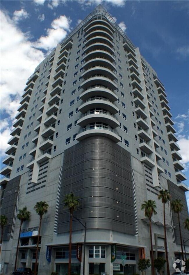 Building Photo - Beautiful Two Bedroom High Rise Condo