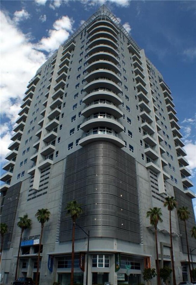 Beautiful Two Bedroom High Rise Condo - Beautiful Two Bedroom High Rise Condo