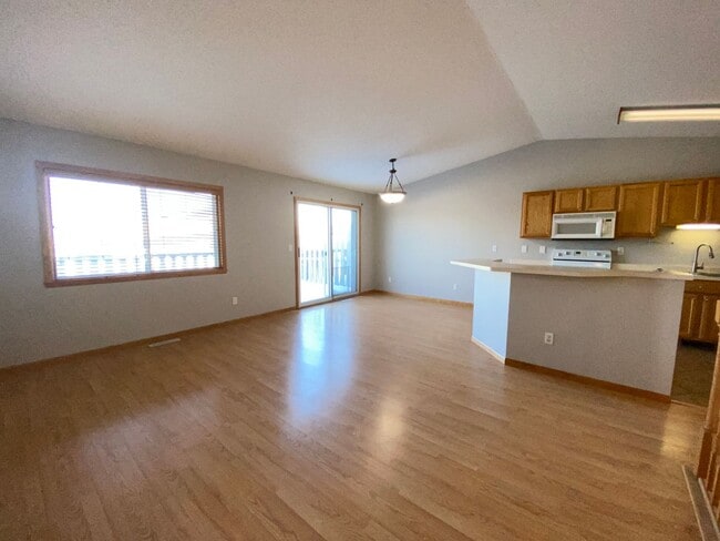 Photo - 3 Bedroom Twinhome near the New Sandford Hospital!!