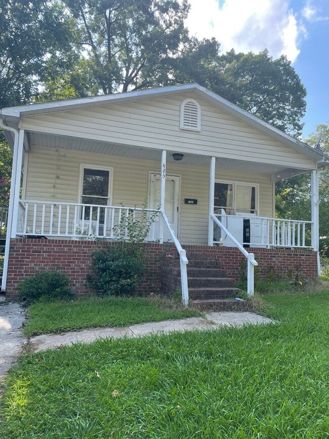 Photo - 3 Bedroom Convenient to A&T and Downtown Greensboro!