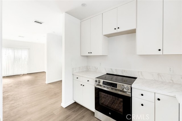 Photo - 7044 White Oak Ave