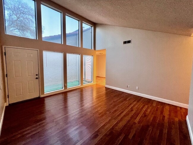 Photo - $1,595 Shields & Fowler, 3 Bedroom - E. Shields Ave #118, Fresno / Gated Community