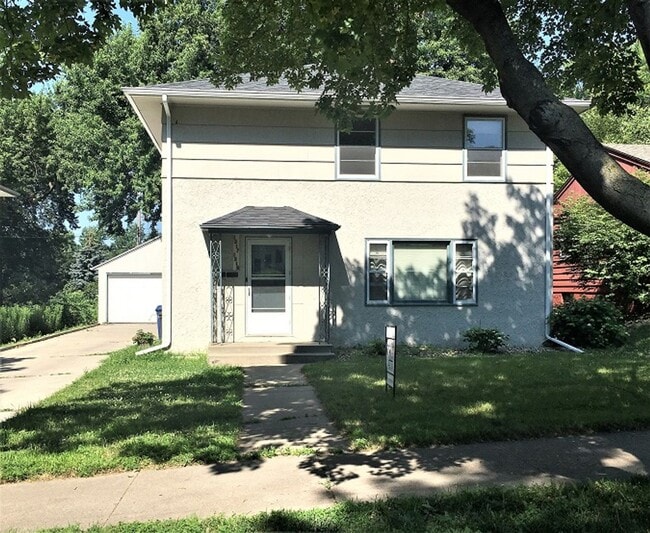Building Photo - 1215 S Willow Ave