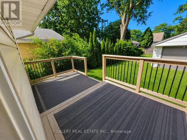 Photo - 1815 Francois Rd
