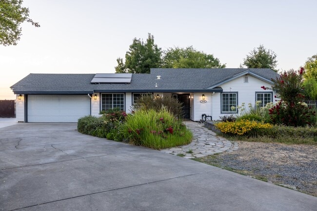 Building Photo - 1989 Claimstake Ct