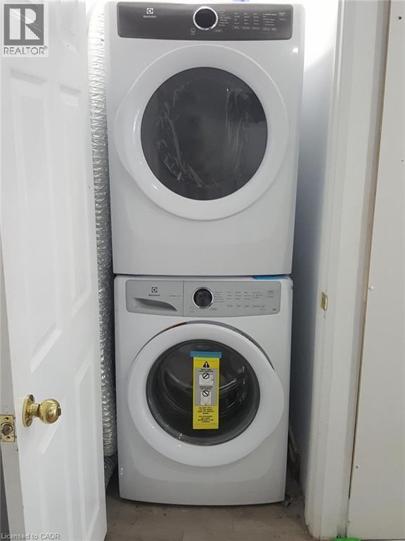 Photo - 850 Garth St