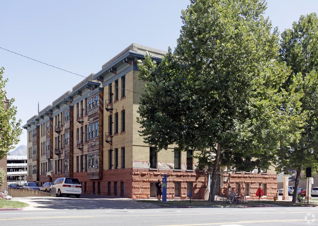 235 S 200 E - 235 S 200 E