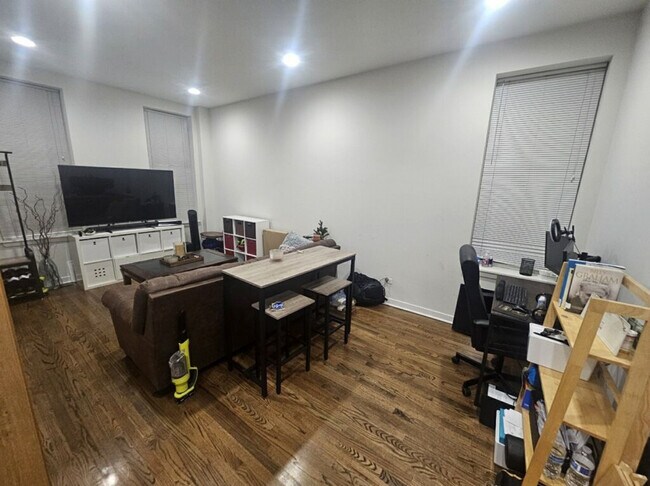 Photo - 1644 N Hermitage Ave Unidad 1F