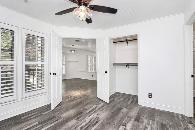 Photo - 1109 E Morehead St