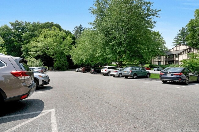 Photo - 8 Foxwood Dr Unit 4