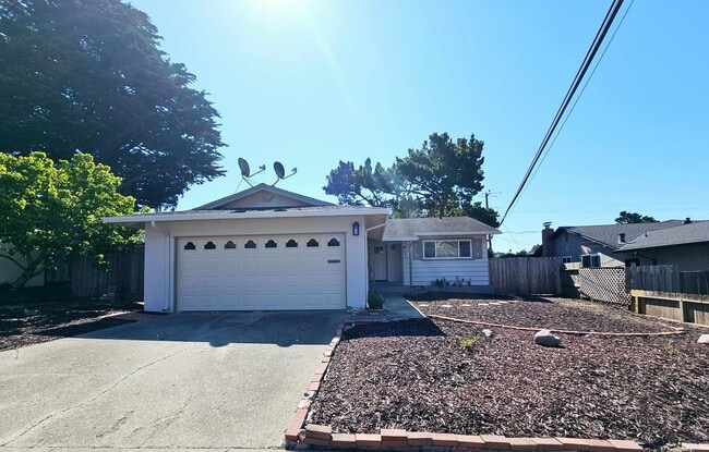 Building Photo - Remodeled 3-bed/2-bath Single Family Home ...