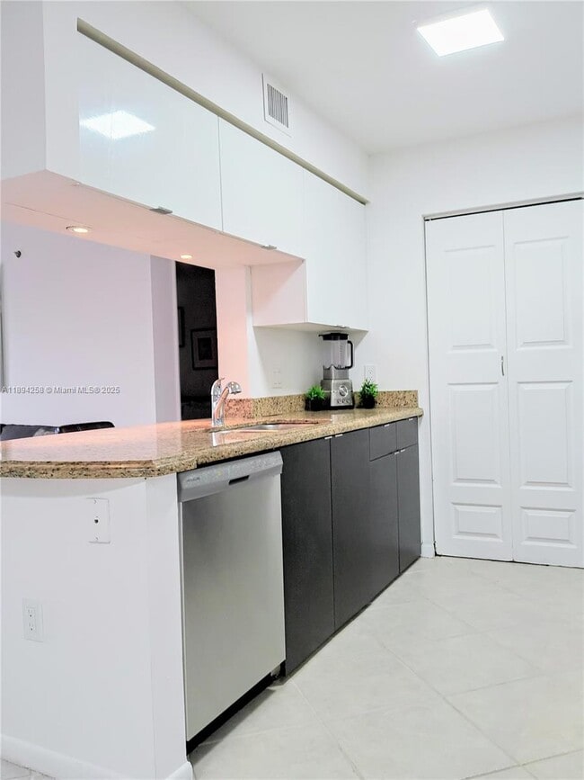 Photo - 19501 E Country Club Dr Unit 9305