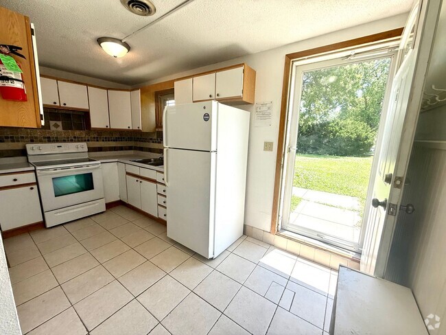 Building Photo - 620 E Seerley Blvd Unit #1 Rental