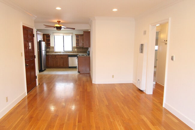 Photo - 600 N Sweetzer Ave Unidad 8