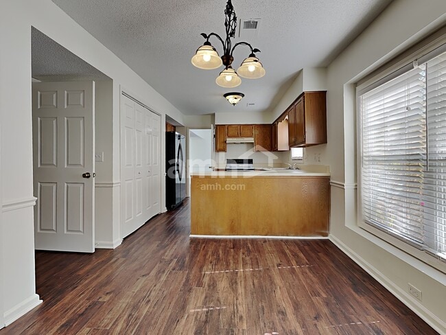 Photo - 833 Eagle Point Dr