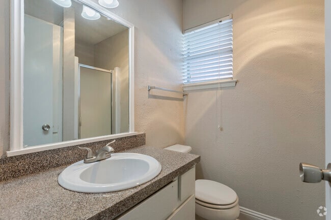 3BR,2BA - 1050SF D2-1 - Bathroom