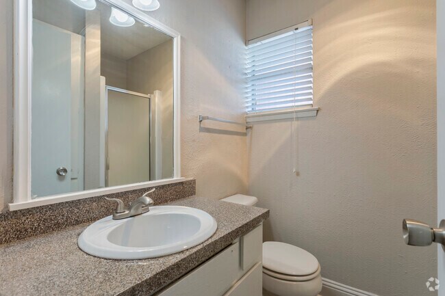 3BR,2BA - 1050SF D2-1 - Bathroom - Tower Village